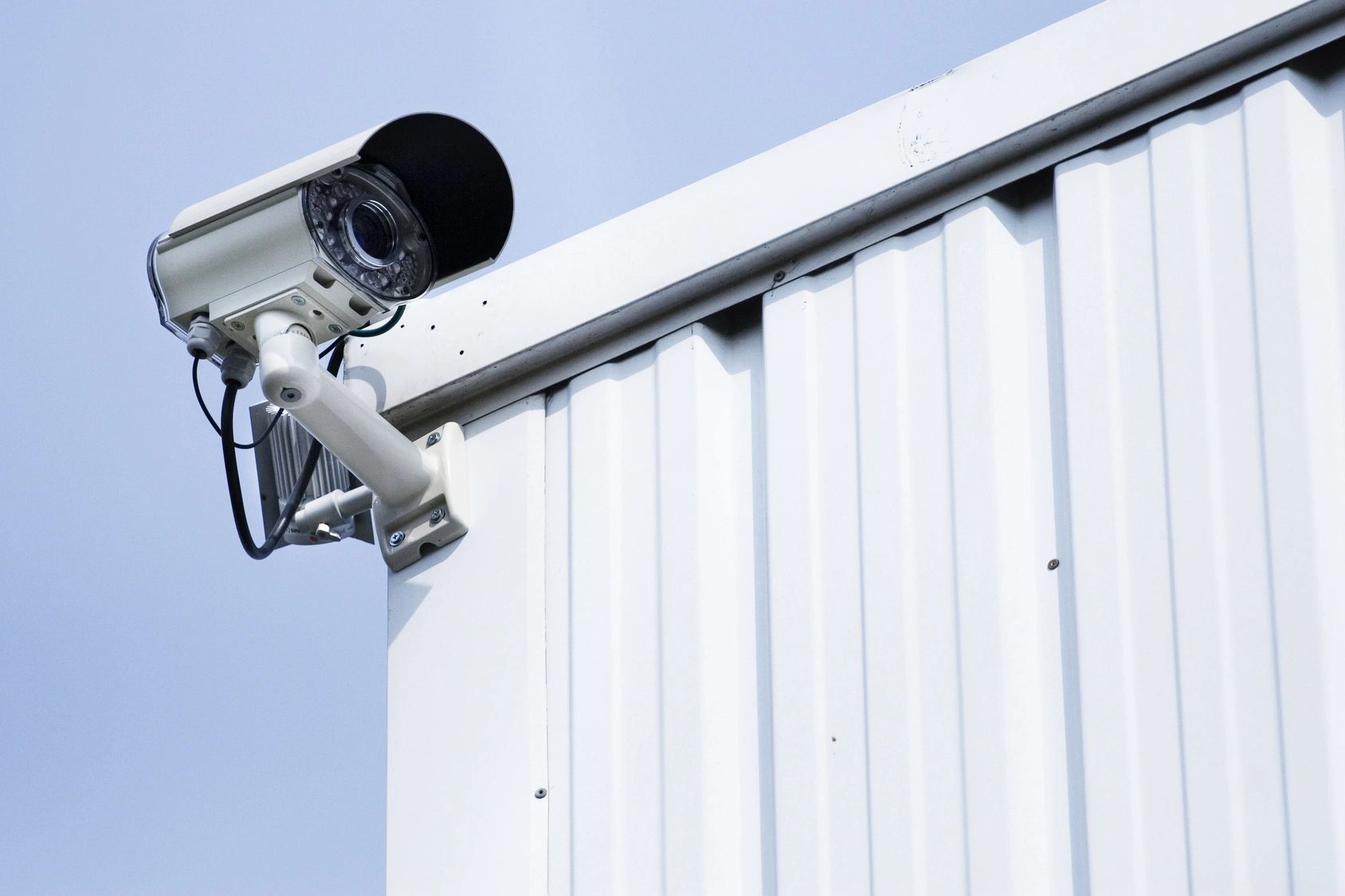 Security cameras mounted on the exterior of a commercial building
